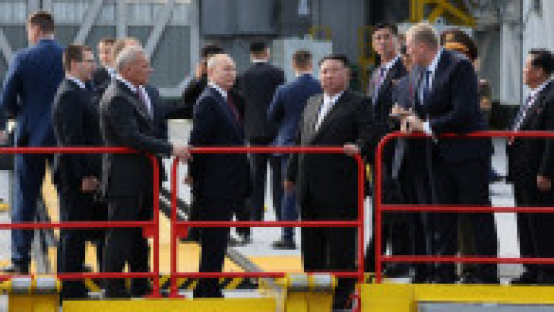 Momentul întâlnirii dintre Putin și Kim. Cei doi și-au strâns mâna 40 de secunde. Ce și-au spus cei doi. FOTO: Profimedia Images | Poza 14 din 24