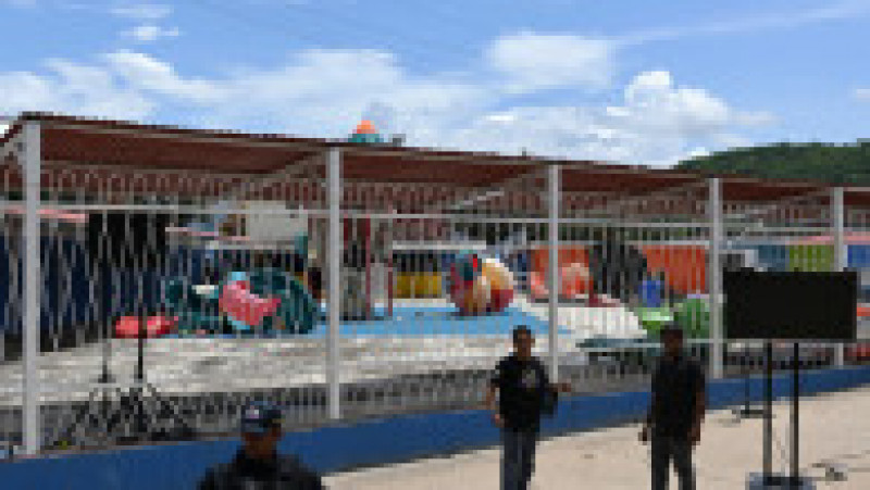 Sub conducerea lui Flores, Torocon a devenit un adăpost de lux pentru pentru gruparea Tren de Aragua. În curtea închisorii a fost amenajată o mică grădină zoologică, un loc de joacă pentru copii, dar și un club de noapte și o piscină. Sursa foto Profimedia Images | Poza 4 din 29