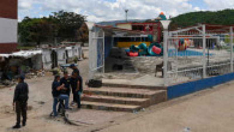 Sub conducerea lui Flores, Torocon a devenit un adăpost de lux pentru pentru gruparea Tren de Aragua. În curtea închisorii a fost amenajată o mică grădină zoologică, un loc de joacă pentru copii, dar și un club de noapte și o piscină. Sursa foto Profimedia Images | Poza 16 din 29