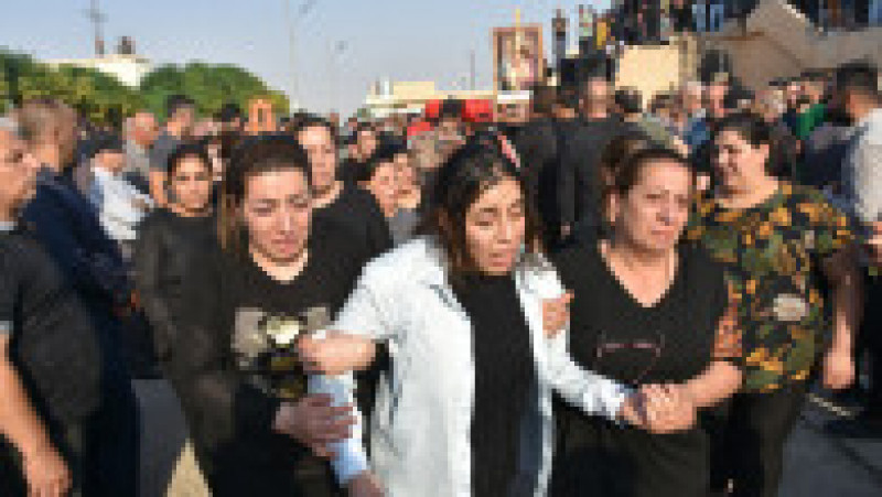 Martorii la tragedia de la nunta din Irak povestesc momentele de groază din timpul incendiului în care au murit aproape 100 de persoane iar 100 au fost rănite. FOTO: Profimedia Images | Poza 3 din 11