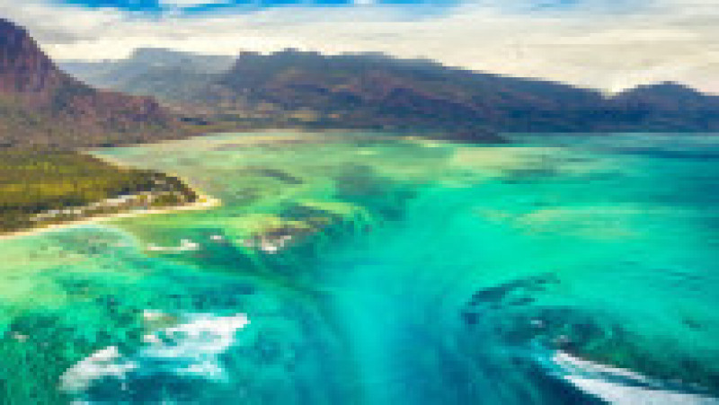 „Cascada submarină” din Mauritius este de fapt o iluzie optică provocată de înclinarea abruptă a platformei continentale. Foto: Profimedia Images | Poza 26 din 41