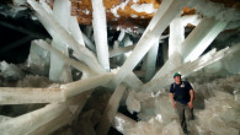 Coloane uriașe de cristale de ghips din Peștera Cristalelor din Mexic s-au format în sute de mii de ani și continuă să crească. Foto: Profimedia Images | Poza 15 din 41