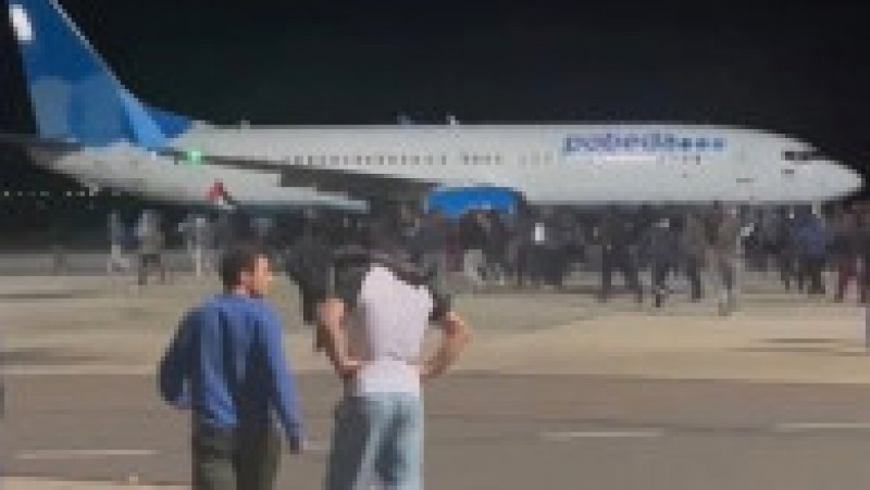 Imaginile revoltei de pe aeroportul din Daghestan unde aterizase un avion din Israel. FOTO: Profimedia Images | Poza 3 din 10