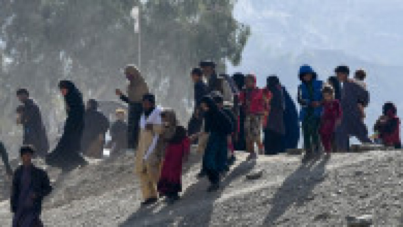 Peste 10.000 de afgani care trăiau în Pakistan s-au îngrămădit marţi la frontiera cu Afganistan. FOTO: Pprofimedia Images | Poza 5 din 16
