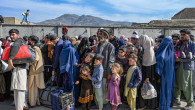 Peste 10.000 de afgani care trăiau în Pakistan s-au îngrămădit marţi la frontiera cu Afganistan. FOTO: Pprofimedia Images | Poza 13 din 16