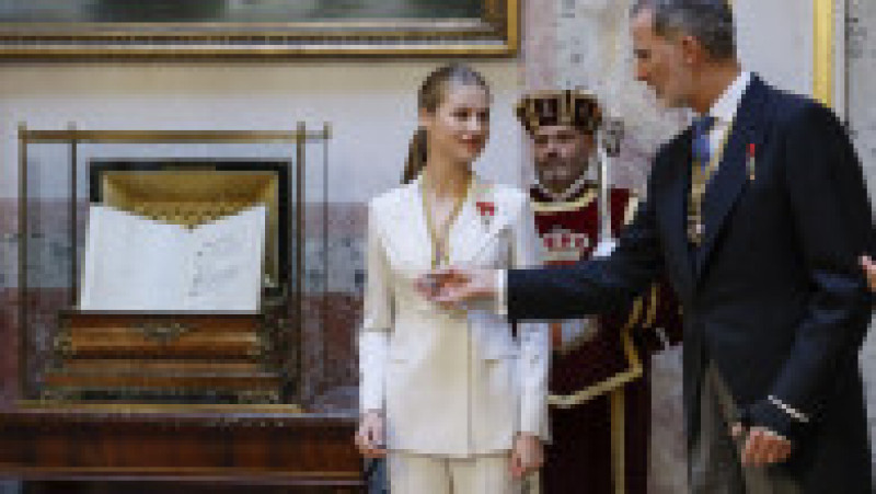 Prinţesa Leonor, moştenitoarea tronului Spaniei, a jurat credinţă faţă de Constituţia ţării sale. Foto: Profimedia Images | Poza 6 din 15