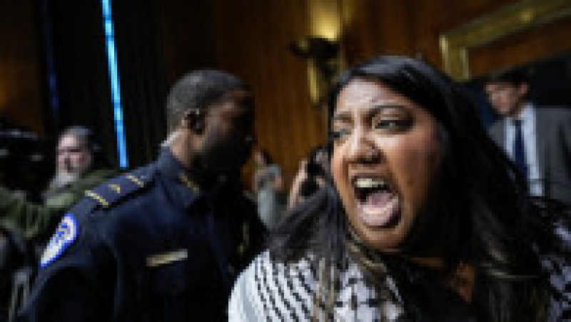 Un grup de manifestanți pro-Palestina a întrerupt marți o audiere în Congresul SUA a secretarilor de stat Antony Blinken și Lloyd Austin. Foto: Profimedia Images | Poza 6 din 7