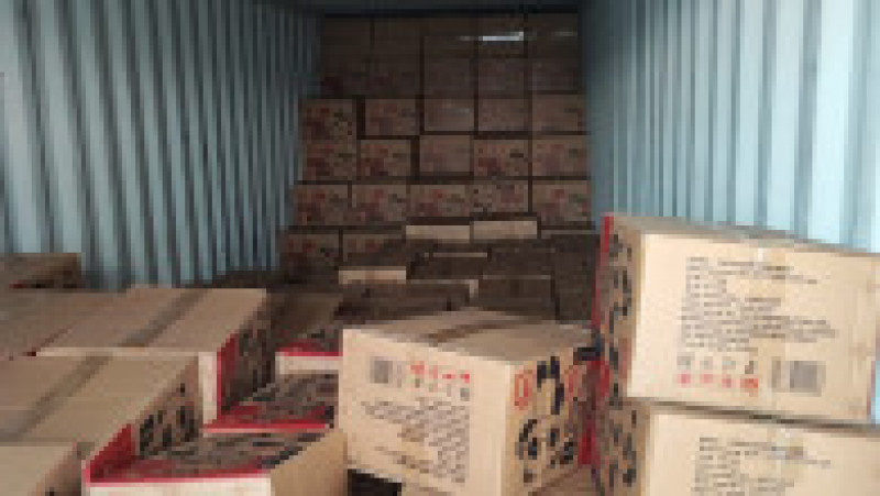 Jeleuri contrafăcute în China, confiscate de lucrătorii vamali din Constanța. | Poza 2 din 6