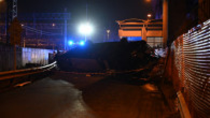 Accidentul s-a produs ieri seară, în nordul Italiei. Autocarul era plin de turiști, printre care ucraineni, germani și francezi. Înălțimea podului era de 15 metri. Sursa foto: Profimedia Images | Poza 13 din 25