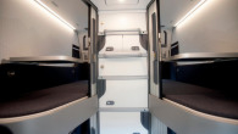 Adevărata inovație este reprezentată de „mini-cabine”: paturi de o persoană în vagoanele cușetă, suprapuse pe două nivele. Foto: Profimedia Images | Poza 1 din 13