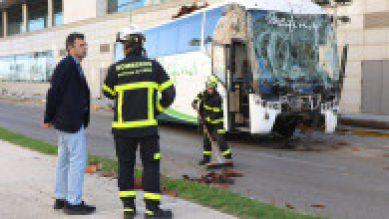 Trei persoane au murit în Spania, după ce au fost lovite de un autobuz scăpat de sub control, care a intrat în trecători. FOTO: Profimedia Images | Poza 5 din 6