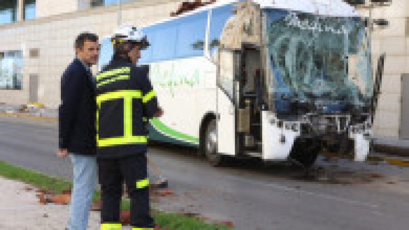 Trei persoane au murit în Spania, după ce au fost lovite de un autobuz scăpat de sub control, care a intrat în trecători. FOTO: Profimedia Images | Poza 6 din 6