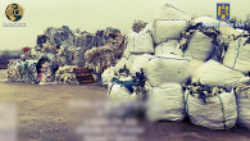 O grupare de contrabandiști ar fi adus în țară 1.500 de tone de deșeuri. FOTO: DIICOT | Poza 7 din 9