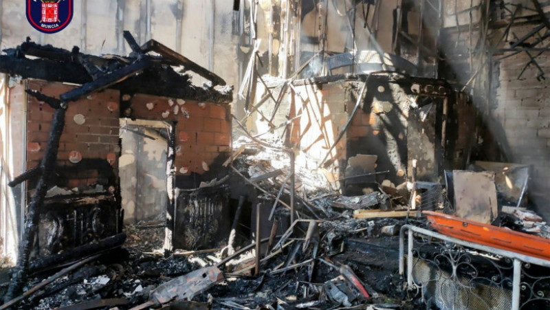 Bilanțul deceselor în urma incendiului care a distrus trei cluburi de noapte învecinate din Murcia, Spania, este așteptat să crească. Foto: Profimedia