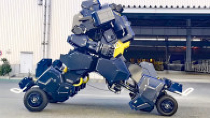 Start-up-ul japonez Tsubame Industries a dezvoltat un robot cu patru roți, înalt de 4,5 metri, care seamănă cu roboții din serialele de animație japoneză (anime-uri) și cu creațiile Science Fiction. Foto: Profimedia | Poza 1 din 9
