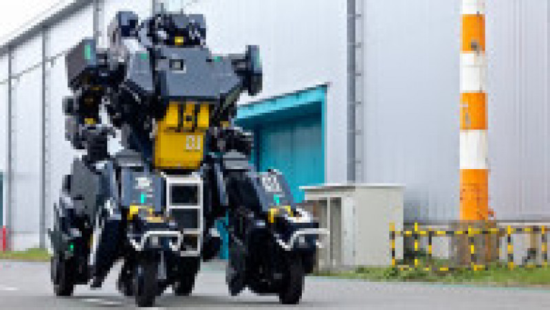 Start-up-ul japonez Tsubame Industries a dezvoltat un robot cu patru roți, înalt de 4,5 metri, care seamănă cu roboții din serialele de animație japoneză (anime-uri) și cu creațiile Science Fiction. Foto: Profimedia | Poza 2 din 9
