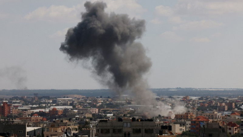 Nor de fum după un bombardament în zona Rafah. Foto: Profimedia Images