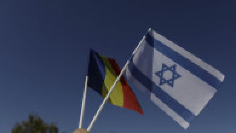 Stegulețe ale României și Israelului la mitingul „Solidari cu Statul Israel”, în Parcul Izvor. Foto: Inquam Photos / Octav Ganea | Poza 4 din 6