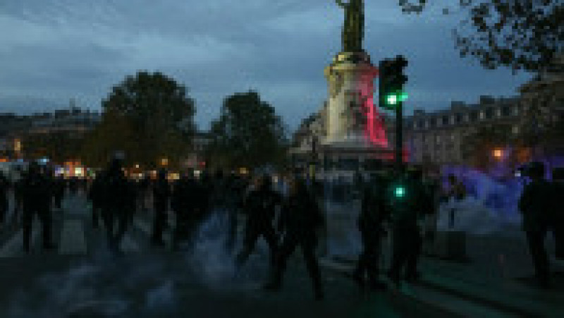 Sute de manifestanţi s-au adunat joi seara în Place de la République, la Paris, în semn de susţinere a poporului palestinian. Foto: Profimedia | Poza 8 din 8