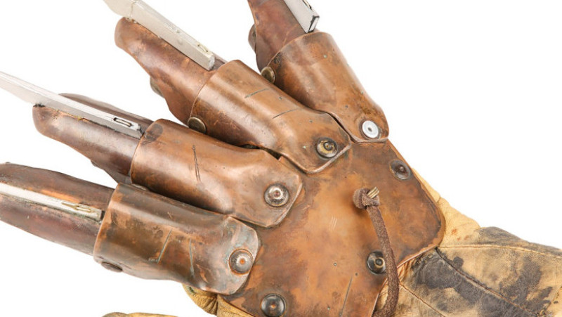 Mănuşa lui Freddy Krueger din seria 