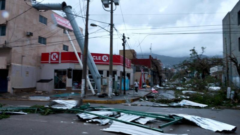 Faimoasa stațiune Acapulco de pe litoralul mexican a fost devastată de un uragan de categorie maximă, 5. FOTO: Profimedia Images