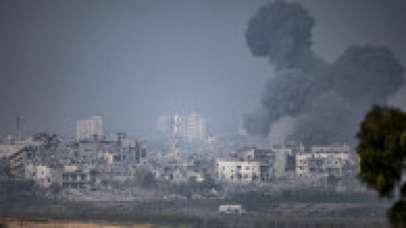 Sute de clădiri au fost făcute una cu pământul noaptea trecută în Fâșia Gaza, în cele mai intense atacuri de până acum. FOTO: Profimedia Images | Poza 1 din 14