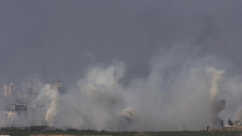 Sute de clădiri au fost făcute una cu pământul noaptea trecută în Fâșia Gaza, în cele mai intense atacuri de până acum. FOTO: Profimedia Images | Poza 2 din 14