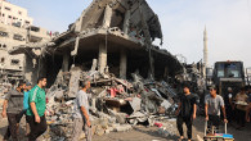 Sute de clădiri au fost făcute una cu pământul noaptea trecută în Fâșia Gaza, în cele mai intense atacuri de până acum. FOTO: Profimedia Images | Poza 5 din 14