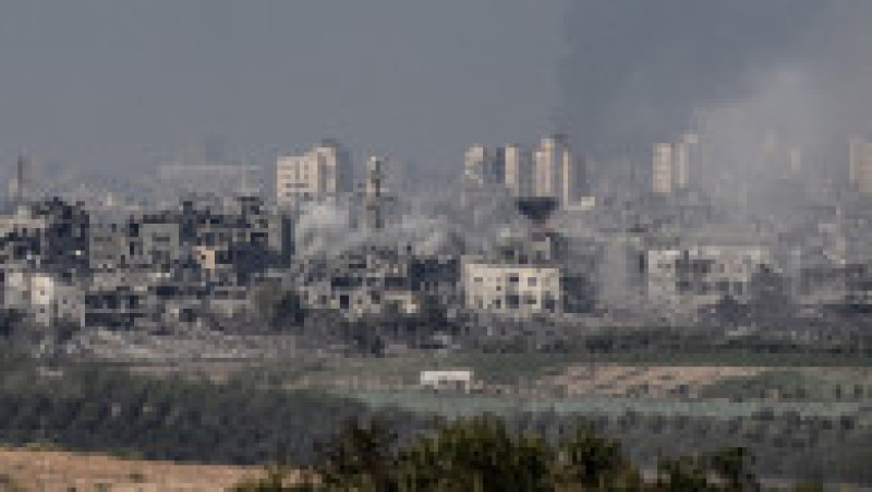 Sute de clădiri au fost făcute una cu pământul noaptea trecută în Fâșia Gaza, în cele mai intense atacuri de până acum. FOTO: Profimedia Images | Poza 8 din 14