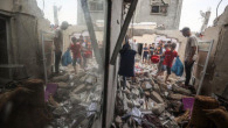 Haos în Gaza, mii de oameni au spart depozite cu ajutoare și au luat făină și produse de bază. FOTO: Profimedia Images | Poza 10 din 13