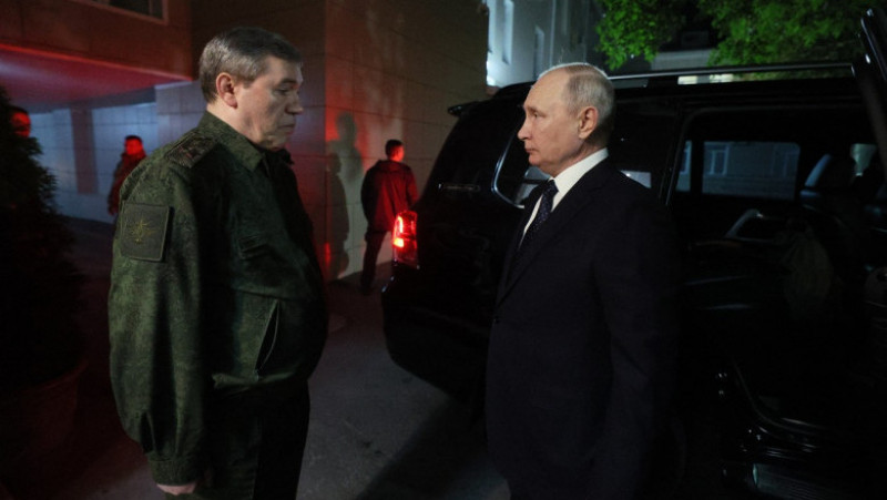 Vladimir Putin a vizitat joi cartierul general al armatei ruse din Rostov-pe-Don (sud) pentru a i se da raportul cu privire la progresele operaţiunii din Ucraina. FOTO: Profimedia Images