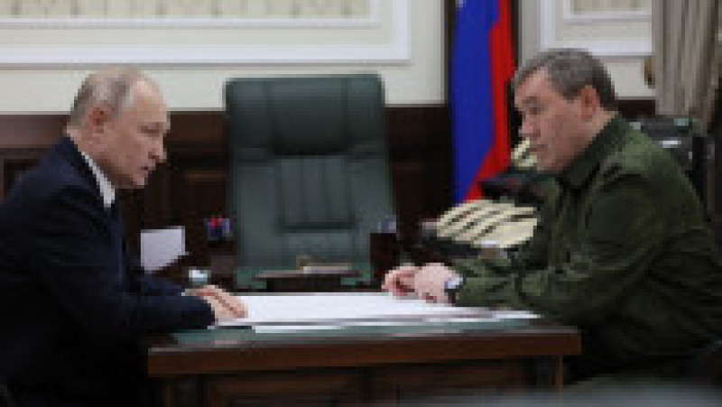 Vladimir Putin a vizitat joi cartierul general al armatei ruse din Rostov-pe-Don (sud) pentru a i se da raportul cu privire la progresele operaţiunii din Ucraina. FOTO: Profimedia Images | Poza 4 din 5