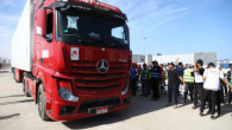 Primele camioane cu ajutoare umanitare intră în Gaza. Sursa foto: Profimedia Images | Poza 3 din 14