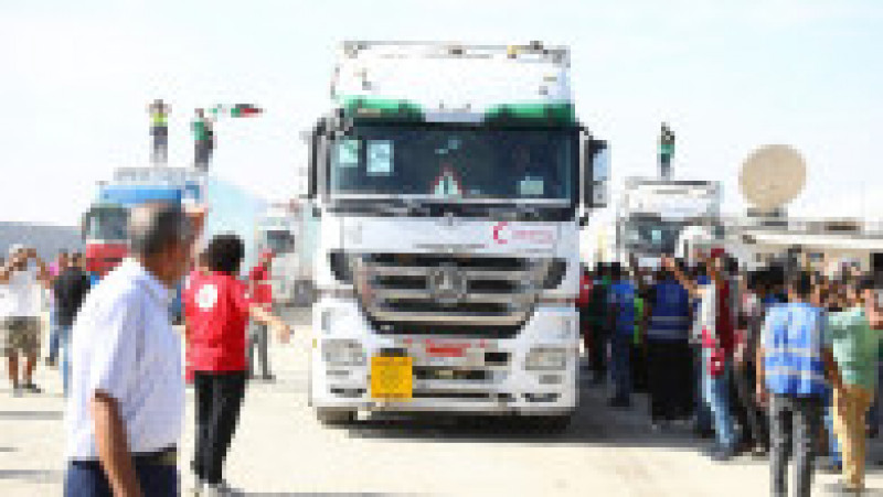 Primele camioane cu ajutoare umanitare intră în Gaza. Sursa foto: Profimedia Images | Poza 5 din 14
