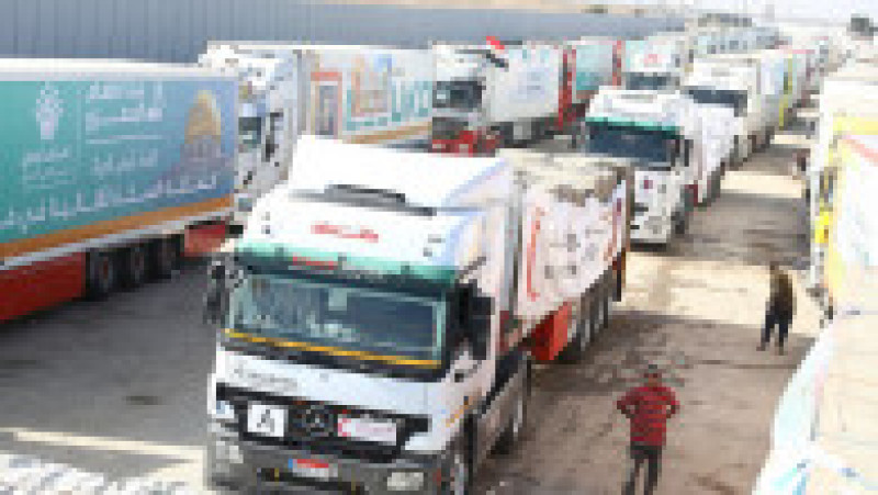 Primele camioane cu ajutoare umanitare intră în Gaza. Sursa foto: Profimedia Images | Poza 8 din 14