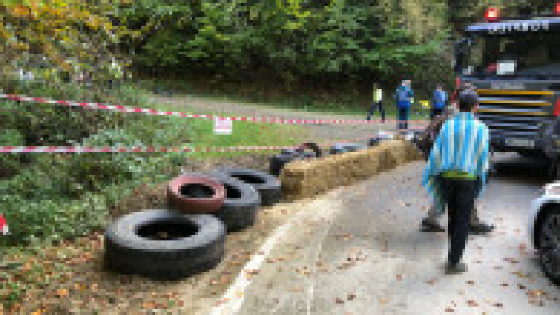Un spectator aflat într-o zonă interzisă a fost lovit de o mașină de raliu la Trofeul Câmpulung Muscel. Sursa foto: Profimedia Images | Poza 6 din 7