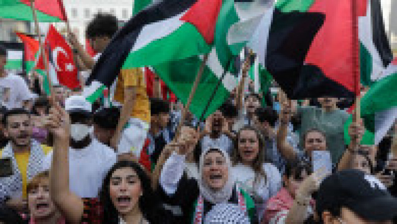 Zeci de palestinieni au manifestat sâmbătă în Piața Universității. Foto: Inquam Photos / George Călin | Poza 6 din 7