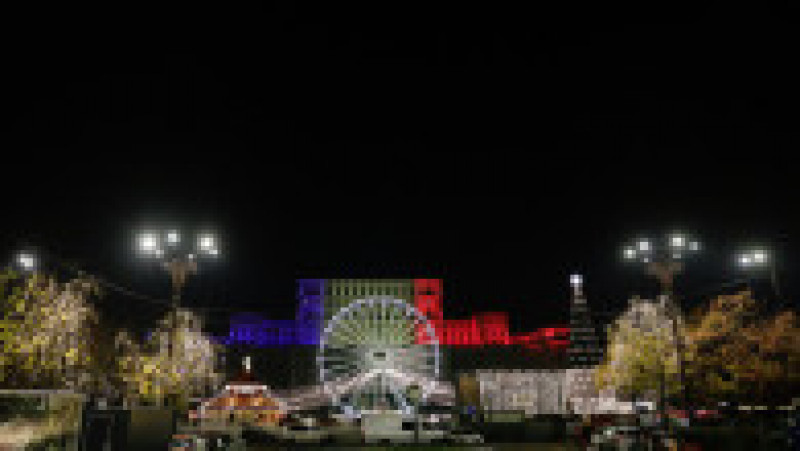 Luminițele de sărbători s-au aprins în București, iar Târgul de Crăciun și-a deschis porțile în Piața Constituției. Foto: Inquam Photos / George Calin | Poza 10 din 30