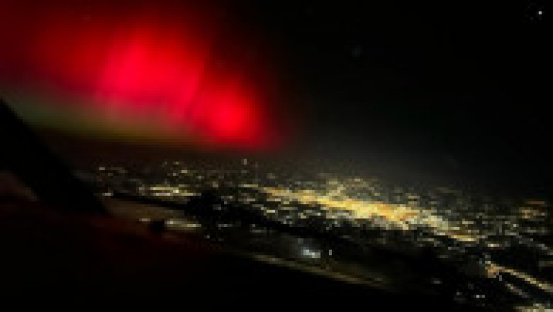 Un pilot al unei aeronave Tarom a surprins „aurora sângerie” din weekend, de la 10.000 de metri altitudine. FOTO: Cezar Osiceanu/ Facebook: Jurnal de vreme | Poza 2 din 4