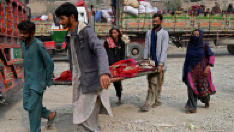 Aproximativ 200.000 de afgani au plecat deja din Pakistan, țară care a impus ca cetățenii străini care locuiesc ilegal să plece din țară până în 1 noiembrie. FOTO: Profimedia Images | Poza 14 din 15