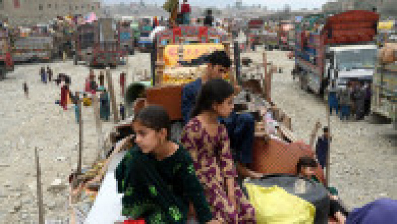 Aproximativ 200.000 de afgani au plecat deja din Pakistan, țară care a impus ca cetățenii străini care locuiesc ilegal să plece din țară până în 1 noiembrie. FOTO: Profimedia Images | Poza 9 din 15