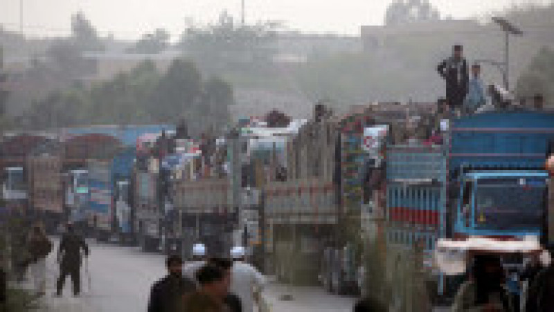 Aproximativ 200.000 de afgani au plecat deja din Pakistan, țară care a impus ca cetățenii străini care locuiesc ilegal să plece din țară până în 1 noiembrie. FOTO: Profimedia Images | Poza 7 din 15