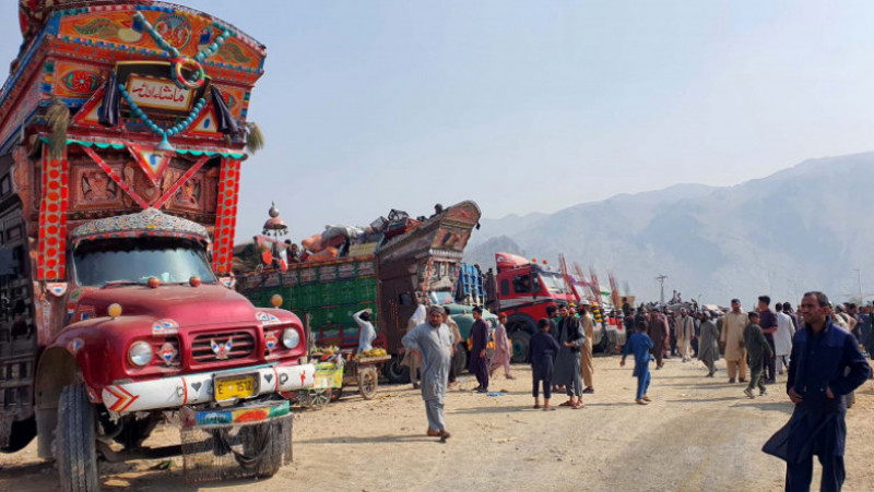 Aproximativ 200.000 de afgani au plecat deja din Pakistan, țară care a impus ca cetățenii străini care locuiesc ilegal să plece din țară până în 1 noiembrie. FOTO: Profimedia Images