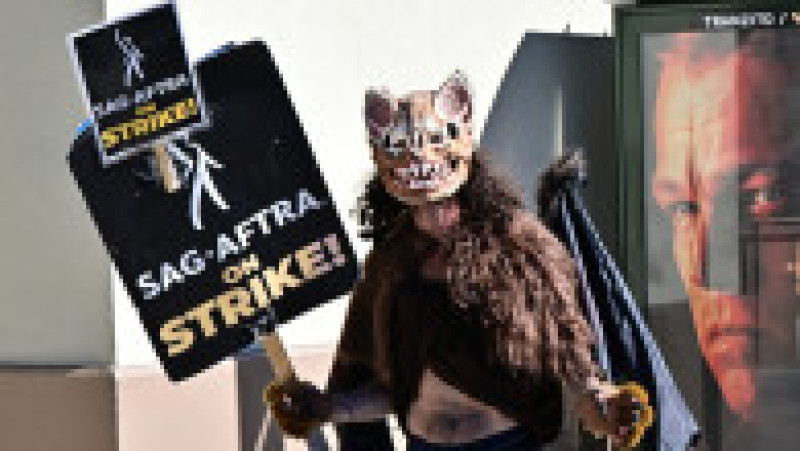 "Fantomele şi vampirii sunt bineveniţi, dar vă rugăm să puneţi costumele de supererou Barbie sau Marvel în dulap": actorii de la Hollywood au celebrat Halloweenul, marţi seară, boicotând universul cinematografic al marilor studiouri împotriva cărora se află în grevă. Sursa foto: Profimedia Images | Poza 43 din 45