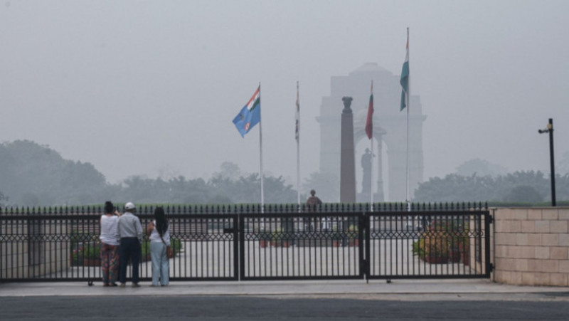 Capitala Indiei, New Delhi, a fost cuprinsă de un strat dens de ceaţă toxică. FOTO: Profimedia Images