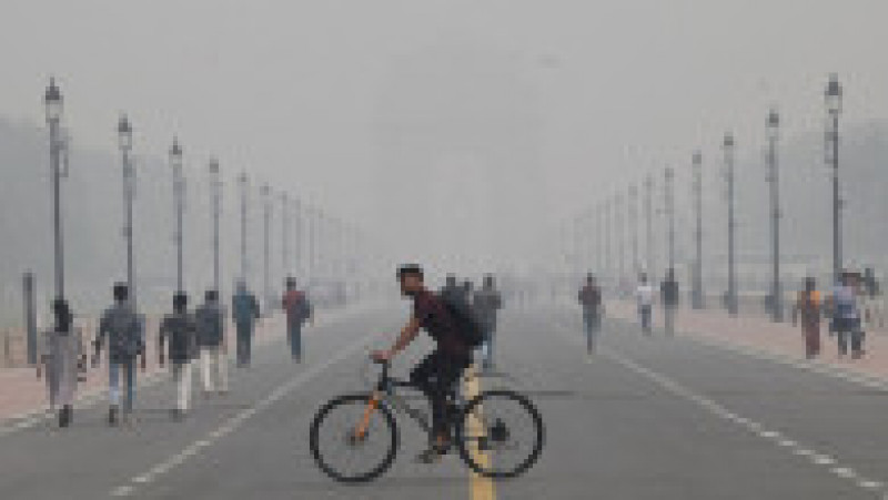 Capitala Indiei, New Delhi, a fost cuprinsă de un strat dens de ceaţă toxică. FOTO: Profimedia Images | Poza 7 din 8