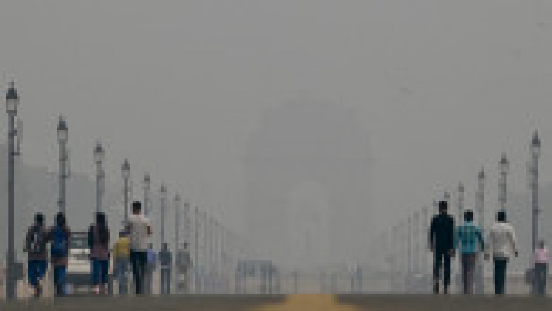 Capitala Indiei, New Delhi, a fost cuprinsă de un strat dens de ceaţă toxică. FOTO: Profimedia Images | Poza 8 din 8