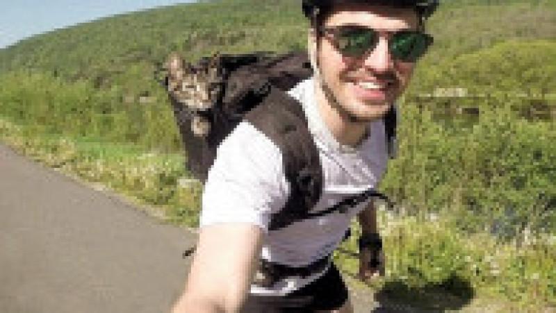 Un francez pasionat de ciclism și sporturi extreme și-a găsit un companion neobișnuit pentru aventurile lui - o pisică FOTO: Profimedia Images | Poza 48 din 48