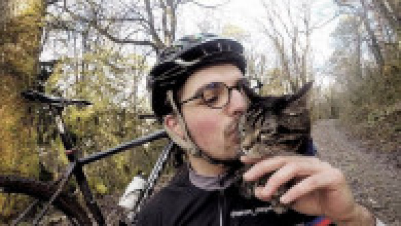 Un francez pasionat de ciclism și sporturi extreme și-a găsit un companion neobișnuit pentru aventurile lui - o pisică FOTO: Profimedia Images | Poza 43 din 48
