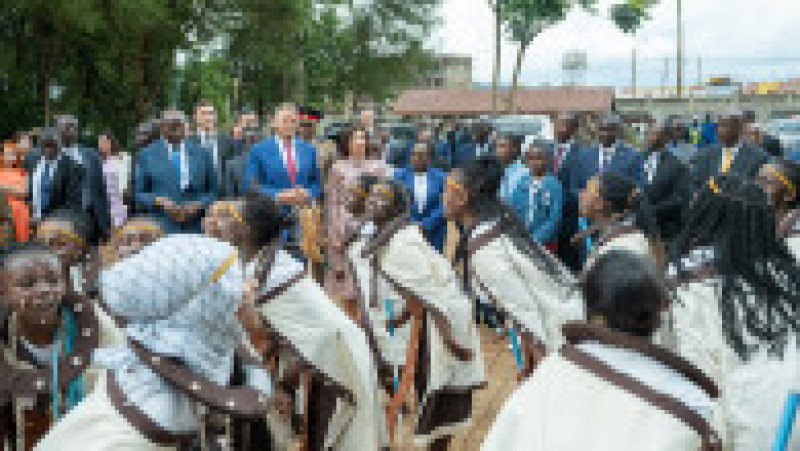 Klaus și Carmen Iohannis, în vizita la Liceul de fete Uthiru, din Kangemi, în cadrul vizitei de stat a președintelui în Kenya. Foto: Administrația Prezidențială | Poza 4 din 7
